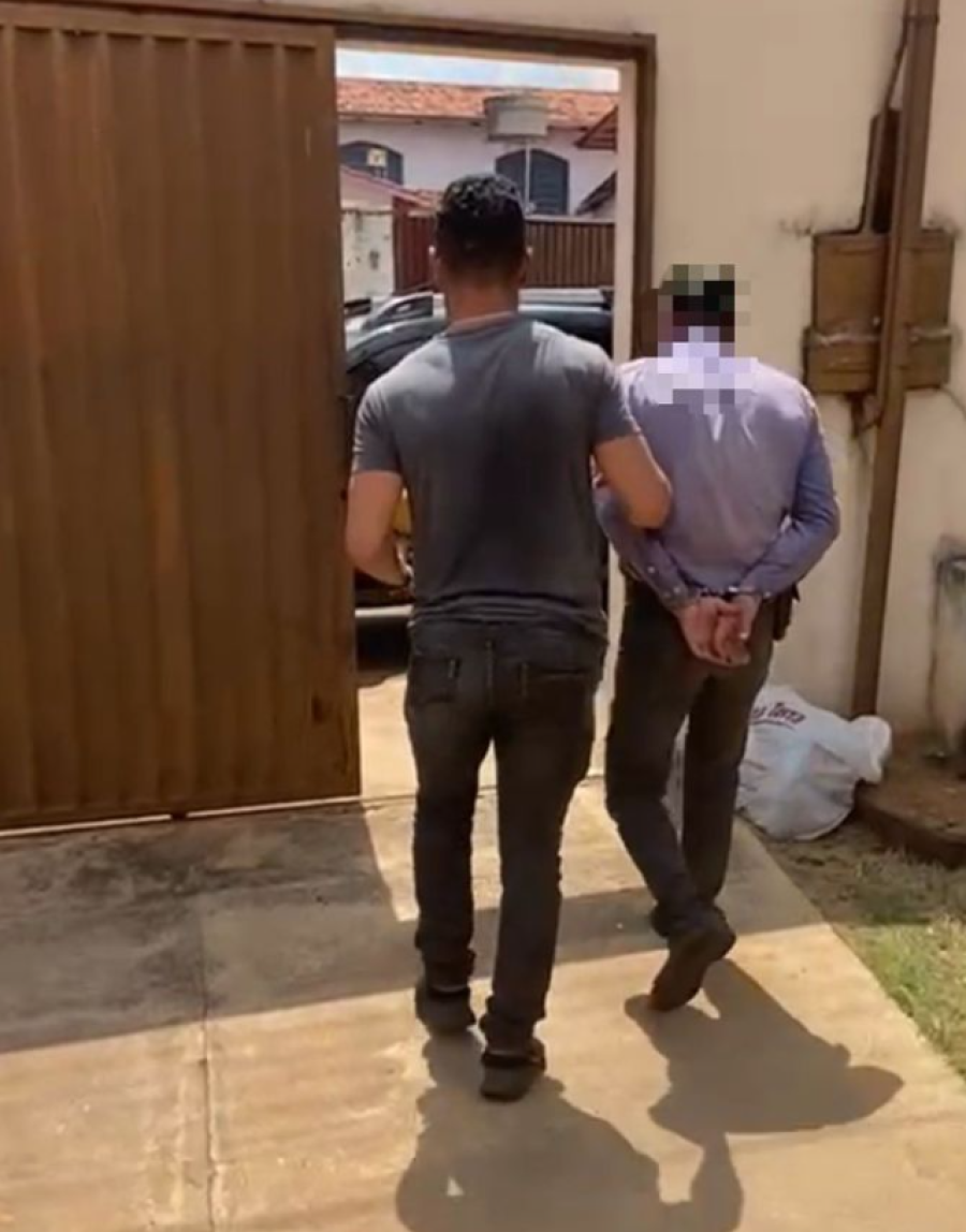 Polícia Civil de Piracanjuba prende dois primos por furto e posse irregular de arma de fogo