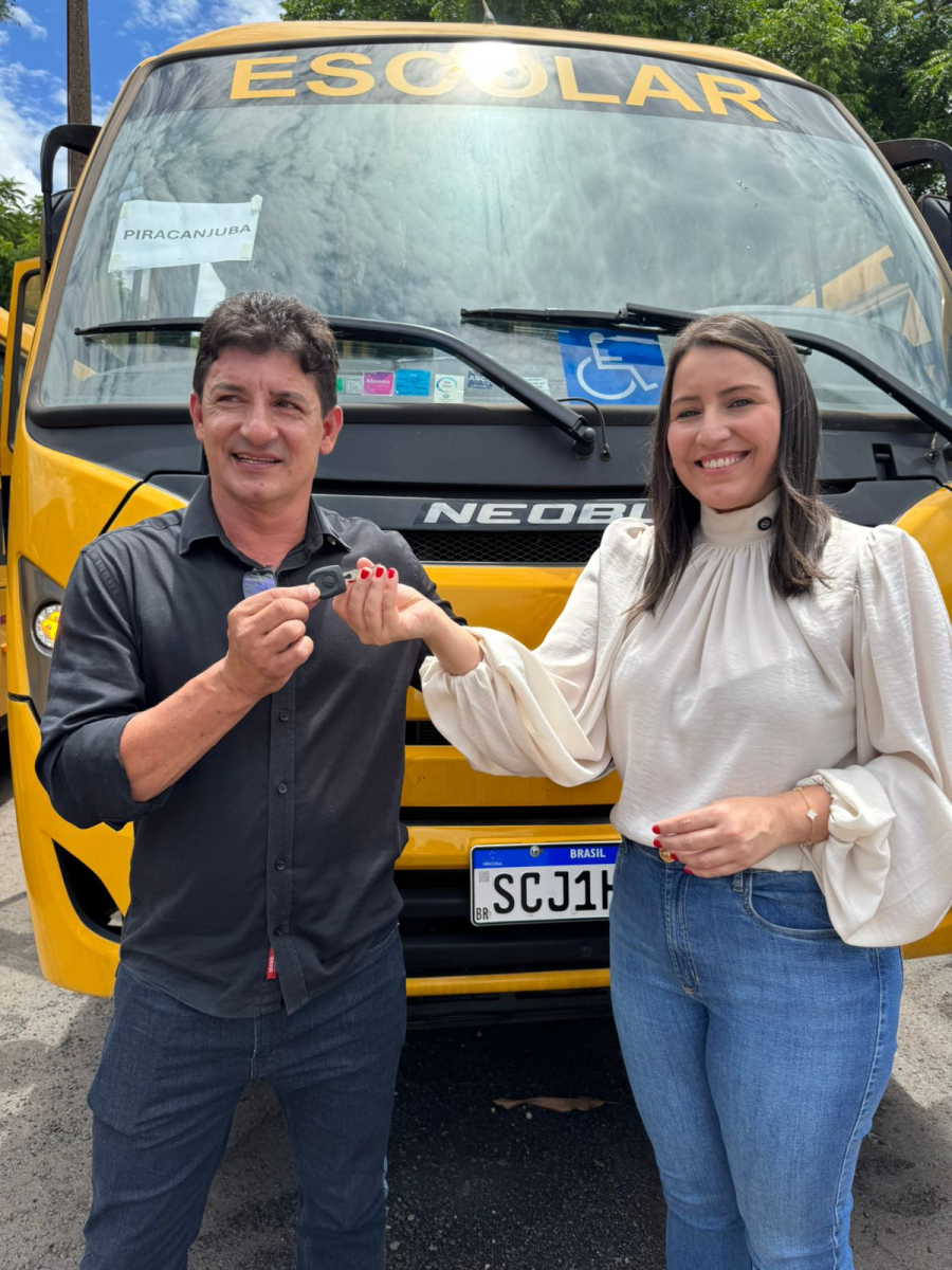 Piracanjuba recebe primeiro ônibus escolar com ar-condicionado para transporte de alunos da zona rural